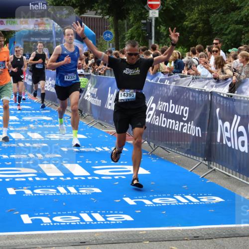 29.06.2025 - hella hamburg halbmarathon Zöllner http://msf.ph/oto/8178919 29.06.2025 10:29:23 Ziel 2075, 8975, 9571, 12287, 12337, 13838, 14164, 14395, 19203 meine-sportfotos.de