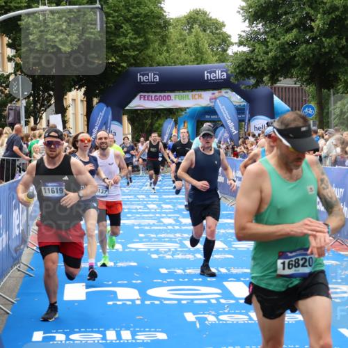 29.06.2025 - hella hamburg halbmarathon Zöllner http://msf.ph/oto/8178925 29.06.2025 10:39:13 Ziel 1445, 3282, 4759, 6686, 6687, 11305, 11619, 12137, 13729, 14311, 15556, 16656, 16820, 17668, 18149, 18547 meine-sportfotos.de