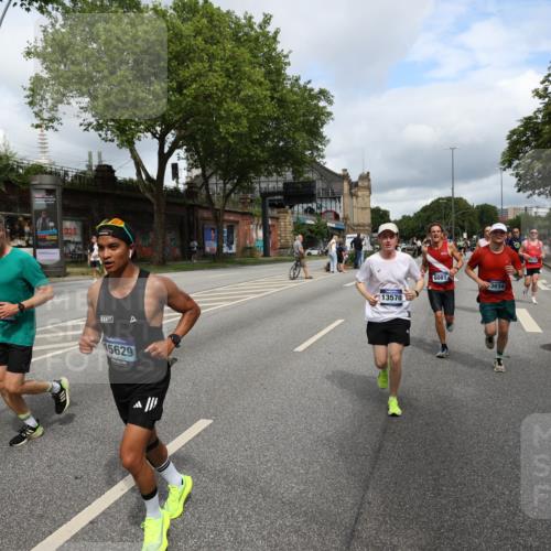 29.06.2025 - hella hamburg halbmarathon Yannick Fuchs http://msf.ph/oto/8178940 29.06.2025 10:42:35 20KM 1086, 1320, 1537, 1884, 1914, 2442, 3213, 3747, 4324, 4711, 5362, 6081, 6377, 6923, 7367, 8216, 8916, 9482, 9538, 9638, 10000, 11467, 12149, 12549, 12747, 12840, 13570, 13614, 14192, 14797, 14814, 14990, 15309, 15573, 15590, 15629, 15735, 15917, 15981, 16094, 16149, 16269, 16414, 16766, 17007, 17127, 18206, 18251, 18476, 18790, 18923, 19198 meine-sportfotos.de