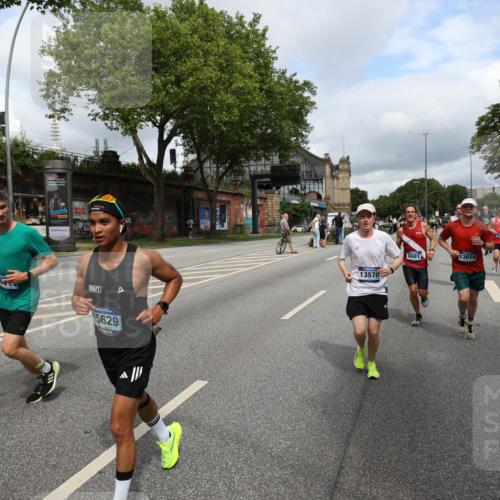 29.06.2025 - hella hamburg halbmarathon Yannick Fuchs http://msf.ph/oto/8178949 29.06.2025 10:42:35 20KM 1086, 1320, 1537, 1884, 1914, 2442, 3213, 3747, 4324, 4711, 5362, 6081, 6377, 6923, 7367, 8216, 8916, 9482, 9538, 9638, 10000, 11467, 12149, 12549, 12747, 12840, 13570, 13614, 14192, 14797, 14814, 14990, 15309, 15573, 15590, 15629, 15735, 15917, 15981, 16094, 16149, 16269, 16414, 16766, 17007, 17127, 18206, 18251, 18476, 18790, 18923, 19198 meine-sportfotos.de