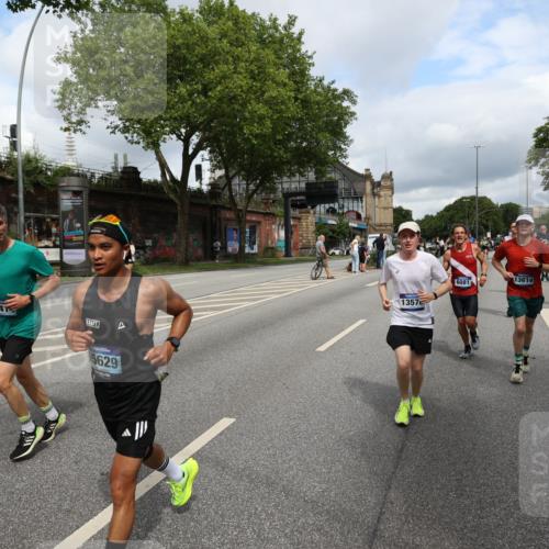 29.06.2025 - hella hamburg halbmarathon Yannick Fuchs http://msf.ph/oto/8178959 29.06.2025 10:42:35 20KM 1086, 1320, 1537, 1884, 1914, 2442, 3213, 3747, 4324, 4711, 5362, 6081, 6377, 6923, 7367, 8216, 8916, 9482, 9538, 9638, 10000, 11467, 12149, 12549, 12747, 12840, 13570, 13614, 14192, 14797, 14814, 14990, 15309, 15573, 15590, 15629, 15735, 15917, 15981, 16094, 16149, 16269, 16414, 16766, 17007, 17127, 18206, 18251, 18476, 18790, 18923, 19198 meine-sportfotos.de