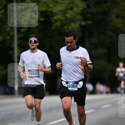 29.06.2025 - hella hamburg halbmarathon Dr. Thomas Lammeyer http://msf.ph/oto/8178961 29.06.2025 09:47:00 Kennedybrücke 1953, 2075, 2180, 2203, 2483, 3189, 3379, 8318, 8376, 9804, 10351, 11150 meine-sportfotos.de
