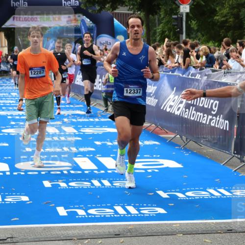 29.06.2025 - hella hamburg halbmarathon Zöllner http://msf.ph/oto/8178964 29.06.2025 10:29:24 Ziel 2075, 8975, 9571, 12287, 12337, 13838, 14164, 14395, 15880, 18737, 19203 meine-sportfotos.de