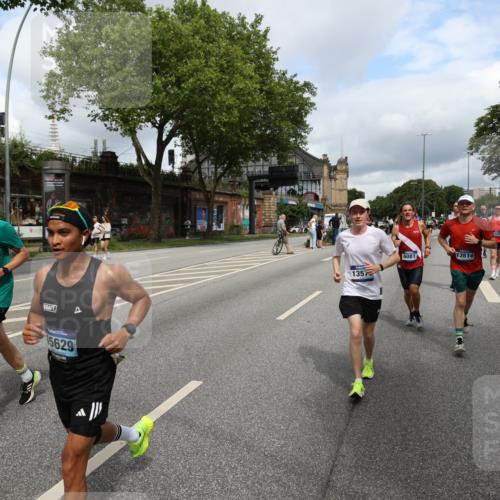 29.06.2025 - hella hamburg halbmarathon Yannick Fuchs http://msf.ph/oto/8178977 29.06.2025 10:42:35 20KM 1086, 1320, 1537, 1884, 1914, 2442, 3213, 3747, 4324, 4711, 5362, 6081, 6377, 6923, 7367, 8216, 8916, 9482, 9538, 9638, 10000, 11467, 12149, 12549, 12747, 12840, 13570, 13614, 14192, 14797, 14814, 14990, 15309, 15573, 15590, 15629, 15735, 15917, 15981, 16094, 16149, 16269, 16414, 16766, 17007, 17127, 18206, 18251, 18476, 18790, 18923, 19198 meine-sportfotos.de
