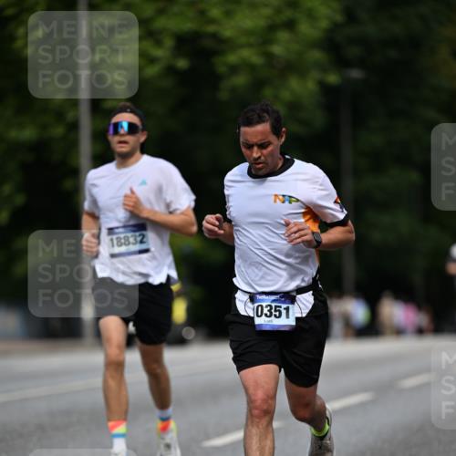 29.06.2025 - hella hamburg halbmarathon Dr. Thomas Lammeyer http://msf.ph/oto/8178992 29.06.2025 09:47:00 Kennedybrücke 1953, 2075, 2180, 2203, 2483, 3189, 3379, 8318, 8376, 9804, 10351, 11150 meine-sportfotos.de