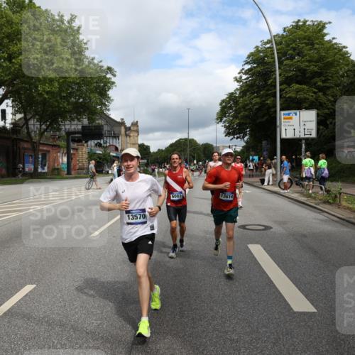 29.06.2025 - hella hamburg halbmarathon Yannick Fuchs http://msf.ph/oto/8179019 29.06.2025 10:42:35 20KM 1086, 1320, 1537, 1884, 1914, 2442, 3213, 3747, 4324, 4711, 5362, 6081, 6377, 6923, 7367, 8216, 8916, 9482, 9538, 9638, 10000, 11467, 12149, 12549, 12747, 12840, 13570, 13614, 14192, 14797, 14814, 14990, 15309, 15573, 15590, 15629, 15735, 15917, 15981, 16094, 16149, 16269, 16414, 16766, 17007, 17127, 18206, 18251, 18476, 18790, 18923, 19198 meine-sportfotos.de