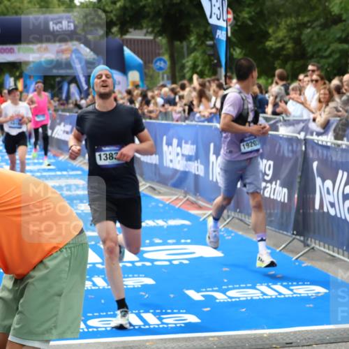 29.06.2025 - hella hamburg halbmarathon Zöllner http://msf.ph/oto/8179050 29.06.2025 10:29:31 Ziel 2021, 2180, 9137, 10156, 10790, 12234, 13838, 15880, 16118, 17197, 18737, 19203 meine-sportfotos.de