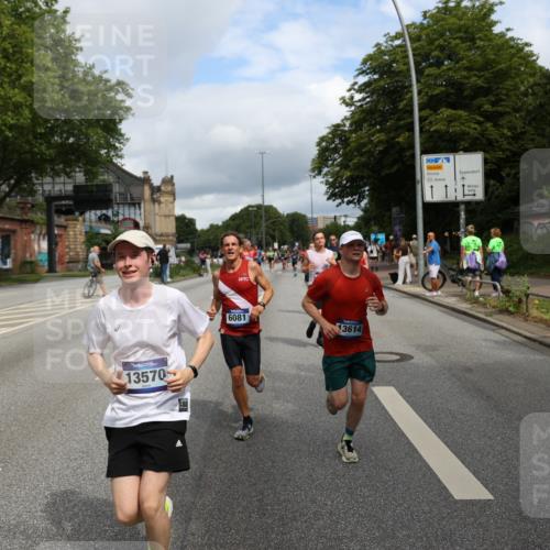 29.06.2025 - hella hamburg halbmarathon Yannick Fuchs http://msf.ph/oto/8179055 29.06.2025 10:42:36 20KM 1086, 1320, 1537, 1884, 1914, 2442, 3213, 3747, 4324, 4711, 5362, 6081, 6377, 6923, 7367, 8216, 8916, 9482, 9538, 9638, 10000, 11467, 12149, 12549, 12747, 12840, 13570, 13614, 14192, 14797, 14814, 14990, 15309, 15573, 15590, 15629, 15735, 15917, 15981, 16094, 16149, 16269, 16414, 16766, 17007, 17127, 18206, 18251, 18476, 18790, 18815, 18923, 19198 meine-sportfotos.de