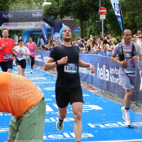 29.06.2025 - hella hamburg halbmarathon Zöllner http://msf.ph/oto/8179061 29.06.2025 10:29:31 Ziel 2021, 2180, 9137, 10156, 10790, 12234, 13838, 15880, 16118, 17197, 18737, 19203 meine-sportfotos.de