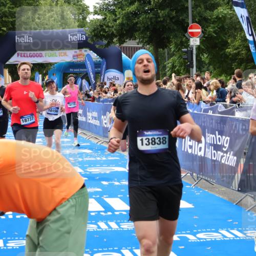 29.06.2025 - hella hamburg halbmarathon Zöllner http://msf.ph/oto/8179072 29.06.2025 10:29:31 Ziel 2021, 2180, 9137, 10156, 10790, 12234, 13838, 15880, 16118, 17197, 18737, 19203 meine-sportfotos.de