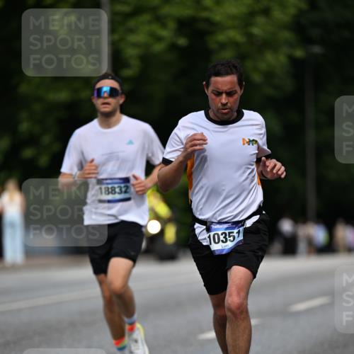 29.06.2025 - hella hamburg halbmarathon Dr. Thomas Lammeyer http://msf.ph/oto/8179074 29.06.2025 09:47:01 Kennedybrücke 1953, 2075, 2180, 2203, 2483, 3189, 3379, 8318, 8376, 9804, 10351, 11150 meine-sportfotos.de