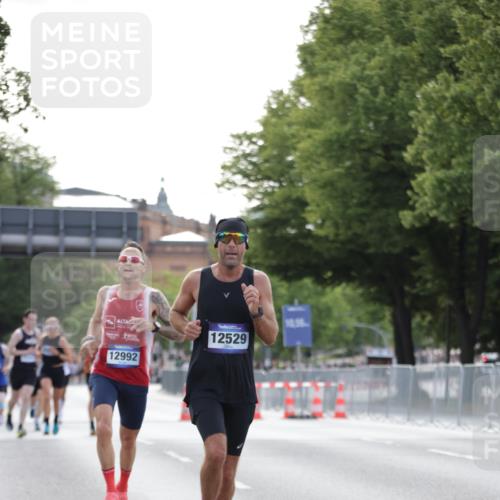 29.06.2025 - hella hamburg halbmarathon Jannik Wohlers http://msf.ph/oto/8179093 29.06.2025 09:42:31 Lombardsbrücke 5612, 7331, 7855, 9269, 11228, 12360, 12529, 12992, 13346, 14753, 14836, 17614, 18740, 19041, 19042, 19050, 19076, 19078 meine-sportfotos.de