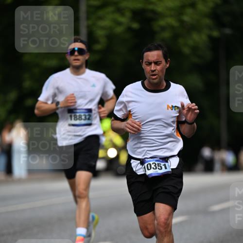 29.06.2025 - hella hamburg halbmarathon Dr. Thomas Lammeyer http://msf.ph/oto/8179111 29.06.2025 09:47:01 Kennedybrücke 1953, 2075, 2180, 2203, 2483, 3189, 3379, 8318, 8376, 9804, 10351, 11150 meine-sportfotos.de