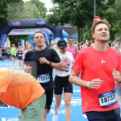 29.06.2025 - hella hamburg halbmarathon Zöllner http://msf.ph/oto/8179117 29.06.2025 10:29:33 Ziel 2021, 2180, 8784, 9137, 10156, 10790, 12234, 15880, 16118, 17197, 18737 meine-sportfotos.de