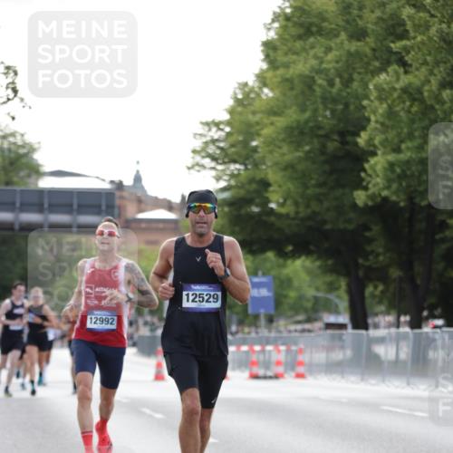 29.06.2025 - hella hamburg halbmarathon Jannik Wohlers http://msf.ph/oto/8179135 29.06.2025 09:42:31 Lombardsbrücke 5612, 7331, 7855, 9269, 11228, 12360, 12529, 12992, 13346, 14753, 14836, 17614, 18740, 19041, 19042, 19050, 19076, 19078 meine-sportfotos.de