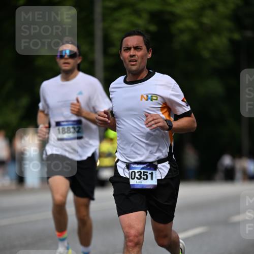 29.06.2025 - hella hamburg halbmarathon Dr. Thomas Lammeyer http://msf.ph/oto/8179154 29.06.2025 09:47:01 Kennedybrücke 1953, 2075, 2180, 2203, 2483, 3189, 3379, 8318, 8376, 9804, 10351, 11150 meine-sportfotos.de