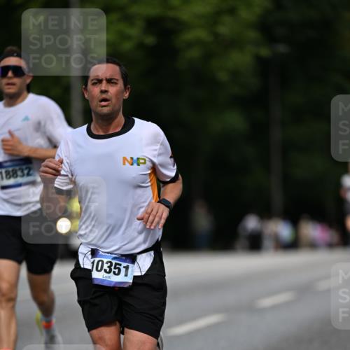 29.06.2025 - hella hamburg halbmarathon Dr. Thomas Lammeyer http://msf.ph/oto/8179162 29.06.2025 09:47:01 Kennedybrücke 1953, 2075, 2180, 2203, 2483, 3189, 3379, 8318, 8376, 9804, 10351, 11150 meine-sportfotos.de