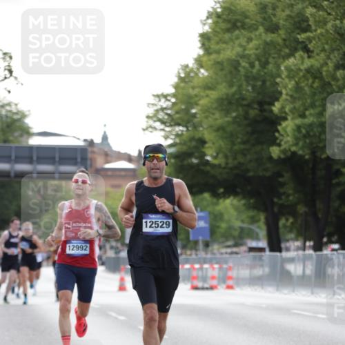 29.06.2025 - hella hamburg halbmarathon Jannik Wohlers http://msf.ph/oto/8179169 29.06.2025 09:42:31 Lombardsbrücke 5612, 7331, 7855, 9269, 11228, 12360, 12529, 12992, 13346, 14753, 14836, 17614, 18740, 19041, 19042, 19050, 19076, 19078 meine-sportfotos.de