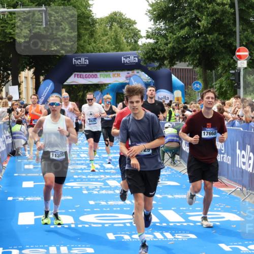 29.06.2025 - hella hamburg halbmarathon Zöllner http://msf.ph/oto/8179194 29.06.2025 10:39:20 Ziel 2044, 3282, 4565, 5752, 6037, 8319, 8925, 11305, 12046, 13479, 13729, 14311, 17646, 17668 meine-sportfotos.de