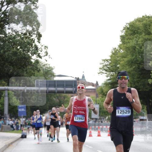 29.06.2025 - hella hamburg halbmarathon Jannik Wohlers http://msf.ph/oto/8179239 29.06.2025 09:42:31 Lombardsbrücke 5612, 7331, 7855, 9269, 11228, 12360, 12529, 12992, 13346, 14753, 14836, 17614, 18740, 19041, 19042, 19050, 19076, 19078 meine-sportfotos.de