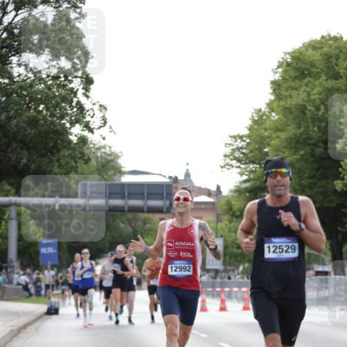 29.06.2025 - hella hamburg halbmarathon Jannik Wohlers http://msf.ph/oto/8179268 29.06.2025 09:42:32 Lombardsbrücke 5612, 7331, 7855, 9269, 11228, 12360, 12529, 12992, 13346, 14753, 14836, 17614, 18740, 19041, 19042, 19050, 19076, 19078 meine-sportfotos.de