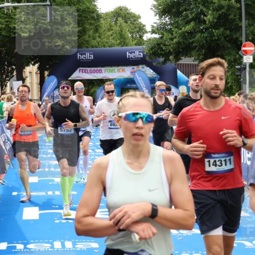 29.06.2025 - hella hamburg halbmarathon Zöllner http://msf.ph/oto/8179272 29.06.2025 10:39:22 Ziel 2044, 4565, 5752, 6037, 8319, 8925, 12046, 13479, 14311, 14359, 15866, 17646 meine-sportfotos.de