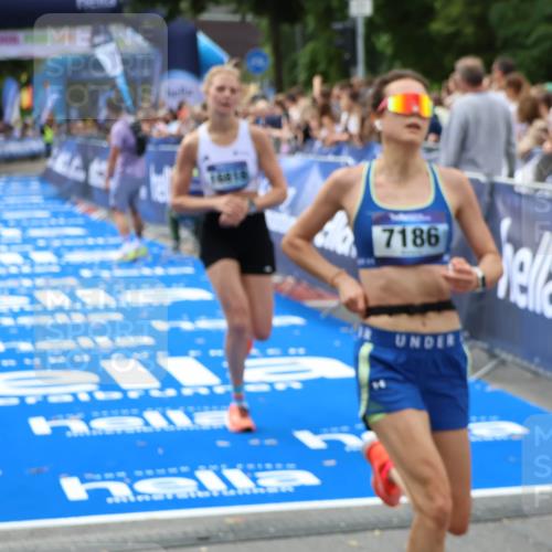 29.06.2025 - hella hamburg halbmarathon Zöllner http://msf.ph/oto/8179286 29.06.2025 10:29:47 Ziel 7186, 13374, 16818 meine-sportfotos.de