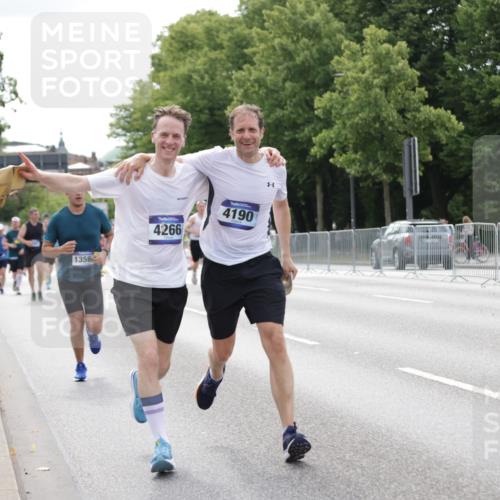 29.06.2025 - hella hamburg halbmarathon Jannik Wohlers http://msf.ph/oto/8179326 29.06.2025 10:22:40 Lombardsbrücke 1853, 3029, 3034, 4190, 4266, 4793, 5629, 6578, 6784, 6785, 6849, 7266, 7891, 8687, 8688, 9133, 9877, 9913, 10205, 12025, 12190, 12265, 13560, 14041, 15469, 16416, 16558, 16565, 16566, 16863, 17099, 17657 meine-sportfotos.de