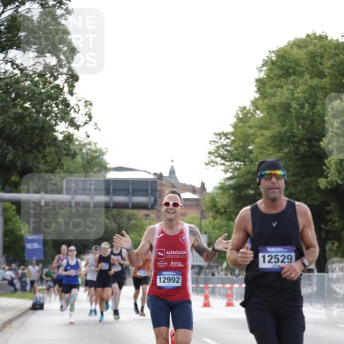 29.06.2025 - hella hamburg halbmarathon Jannik Wohlers http://msf.ph/oto/8179373 29.06.2025 09:42:32 Lombardsbrücke 5612, 7331, 7855, 9269, 11228, 12360, 12529, 12992, 13346, 14753, 14836, 17614, 18740, 19041, 19042, 19050, 19076, 19078 meine-sportfotos.de