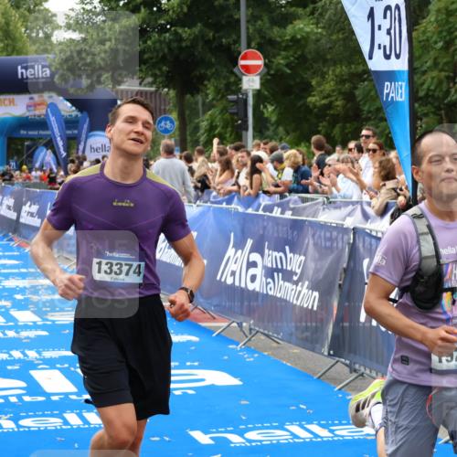 29.06.2025 - hella hamburg halbmarathon Zöllner http://msf.ph/oto/8179409 29.06.2025 10:29:52 Ziel 13374, 19202 meine-sportfotos.de