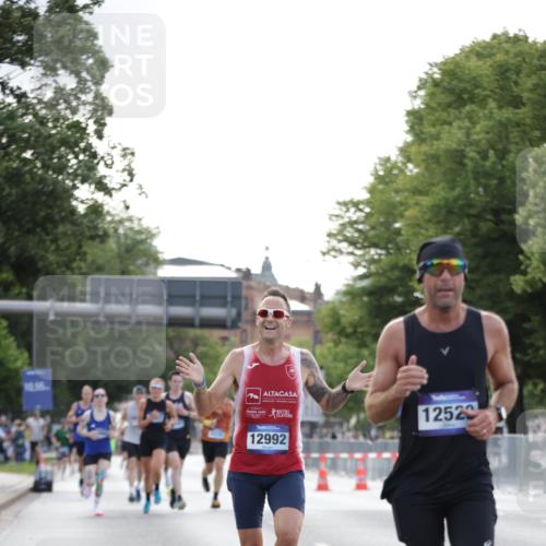 29.06.2025 - hella hamburg halbmarathon Jannik Wohlers http://msf.ph/oto/8179410 29.06.2025 09:42:32 Lombardsbrücke 5612, 7331, 7855, 9269, 11228, 12360, 12529, 12992, 13346, 14753, 14836, 17614, 18740, 19041, 19042, 19050, 19076, 19078 meine-sportfotos.de