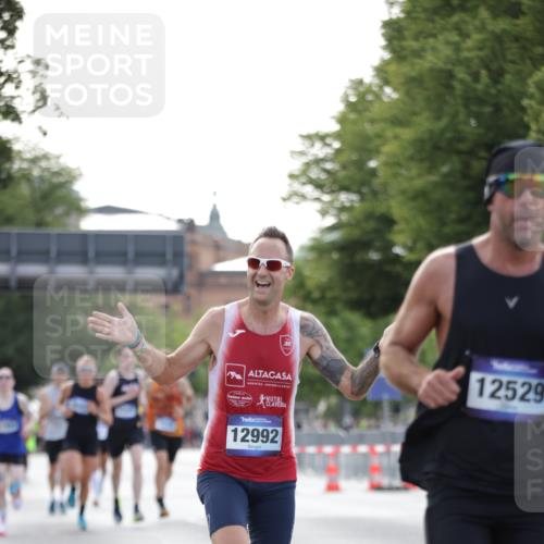 29.06.2025 - hella hamburg halbmarathon Jannik Wohlers http://msf.ph/oto/8179447 29.06.2025 09:42:32 Lombardsbrücke 5612, 7331, 7855, 9269, 11228, 12360, 12529, 12992, 13346, 14753, 14836, 17614, 18740, 19041, 19042, 19050, 19076, 19078 meine-sportfotos.de