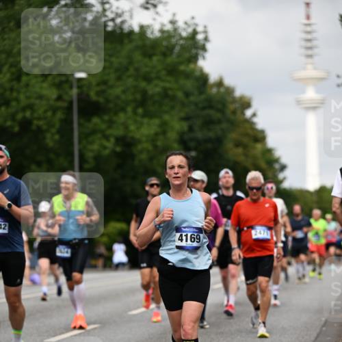 29.06.2025 - hella hamburg halbmarathon Dr. Thomas Lammeyer http://msf.ph/oto/8179452 29.06.2025 10:10:17 Kennedybrücke 1229, 1830, 1842, 2471, 2624, 3062, 4169, 4542, 5431, 6014, 7741, 8049, 8290, 8744, 8894, 8909, 9477, 9917, 10214, 10781 meine-sportfotos.de