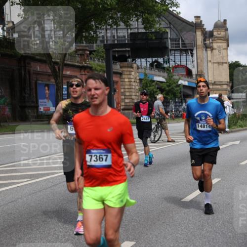 29.06.2025 - hella hamburg halbmarathon Yannick Fuchs http://msf.ph/oto/8179495 29.06.2025 10:42:43 20KM 1086, 1163, 1176, 1537, 1884, 1914, 2442, 3213, 4711, 5421, 6081, 6377, 6923, 7367, 8216, 8889, 8916, 9482, 9638, 9770, 10000, 11467, 12149, 12747, 12840, 13570, 13614, 14192, 14511, 14814, 14990, 15573, 15590, 15629, 15917, 15981, 16094, 16269, 16414, 16766, 17007, 17127, 18251, 18815, 18923, 19198 meine-sportfotos.de