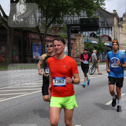29.06.2025 - hella hamburg halbmarathon Yannick Fuchs http://msf.ph/oto/8179503 29.06.2025 10:42:43 20KM 1086, 1163, 1176, 1537, 1884, 1914, 2442, 3213, 4711, 5421, 6081, 6377, 6923, 7367, 8216, 8889, 8916, 9482, 9638, 9770, 10000, 11467, 12149, 12747, 12840, 13570, 13614, 14192, 14511, 14814, 14990, 15573, 15590, 15629, 15917, 15981, 16094, 16269, 16414, 16766, 17007, 17127, 18251, 18815, 18923, 19198 meine-sportfotos.de