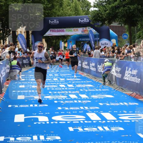 29.06.2025 - hella hamburg halbmarathon Zöllner http://msf.ph/oto/8179511 29.06.2025 10:30:02 Ziel 3189, 5308, 8190, 9634, 10270, 15672, 17768 meine-sportfotos.de