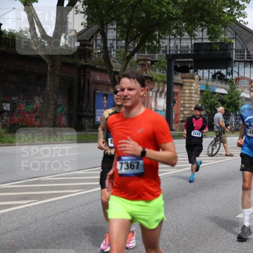 29.06.2025 - hella hamburg halbmarathon Yannick Fuchs http://msf.ph/oto/8179513 29.06.2025 10:42:43 20KM 1086, 1163, 1176, 1537, 1884, 1914, 2442, 3213, 4711, 5421, 6081, 6377, 6923, 7367, 8216, 8889, 8916, 9482, 9638, 9770, 10000, 11467, 12149, 12747, 12840, 13570, 13614, 14192, 14511, 14814, 14990, 15573, 15590, 15629, 15917, 15981, 16094, 16269, 16414, 16766, 17007, 17127, 18251, 18815, 18923, 19198 meine-sportfotos.de