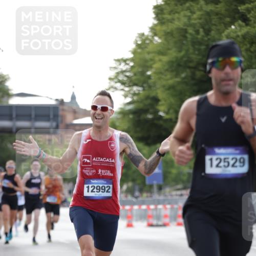 29.06.2025 - hella hamburg halbmarathon Jannik Wohlers http://msf.ph/oto/8179521 29.06.2025 09:42:32 Lombardsbrücke 5612, 7331, 7855, 9269, 11228, 12360, 12529, 12992, 13346, 14753, 14836, 17614, 18740, 19041, 19042, 19050, 19076, 19078 meine-sportfotos.de