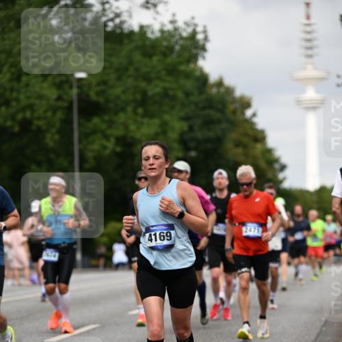 29.06.2025 - hella hamburg halbmarathon Dr. Thomas Lammeyer http://msf.ph/oto/8179527 29.06.2025 10:10:17 Kennedybrücke 1229, 1830, 1842, 2471, 2624, 3062, 4169, 4542, 5431, 6014, 7741, 8049, 8290, 8744, 8894, 8909, 9477, 9917, 10214, 10781 meine-sportfotos.de