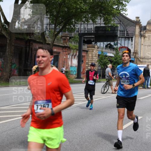29.06.2025 - hella hamburg halbmarathon Yannick Fuchs http://msf.ph/oto/8179531 29.06.2025 10:42:44 20KM 1086, 1163, 1176, 1537, 1884, 1892, 1914, 2442, 3213, 4711, 5421, 6377, 6923, 7367, 8216, 8889, 8916, 9482, 9638, 9770, 10000, 11467, 12149, 12534, 12747, 12840, 13614, 14192, 14511, 14814, 14990, 15573, 15590, 15917, 15981, 16094, 16269, 16414, 16766, 17007, 17127, 18251, 18815, 18923, 19198 meine-sportfotos.de
