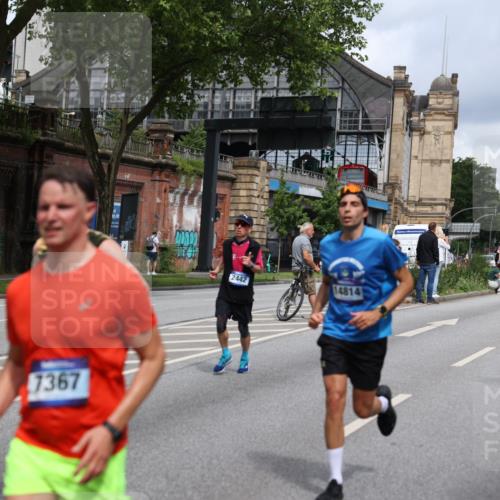 29.06.2025 - hella hamburg halbmarathon Yannick Fuchs http://msf.ph/oto/8179542 29.06.2025 10:42:44 20KM 1086, 1163, 1176, 1537, 1884, 1892, 1914, 2442, 3213, 4711, 5421, 6377, 6923, 7367, 8216, 8889, 8916, 9482, 9638, 9770, 10000, 11467, 12149, 12534, 12747, 12840, 13614, 14192, 14511, 14814, 14990, 15573, 15590, 15917, 15981, 16094, 16269, 16414, 16766, 17007, 17127, 18251, 18815, 18923, 19198 meine-sportfotos.de
