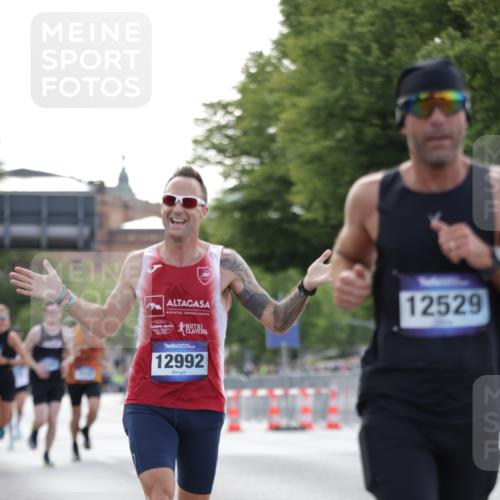 29.06.2025 - hella hamburg halbmarathon Jannik Wohlers http://msf.ph/oto/8179550 29.06.2025 09:42:32 Lombardsbrücke 5612, 7331, 7855, 9269, 11228, 12360, 12529, 12992, 13346, 14753, 14836, 17614, 18740, 19041, 19042, 19050, 19076, 19078 meine-sportfotos.de