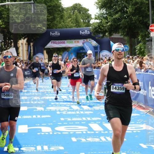 29.06.2025 - hella hamburg halbmarathon Zöllner http://msf.ph/oto/8179555 29.06.2025 10:39:29 Ziel 1343, 2546, 2972, 6152, 8346, 12335, 12372, 14359, 15013, 15866 meine-sportfotos.de