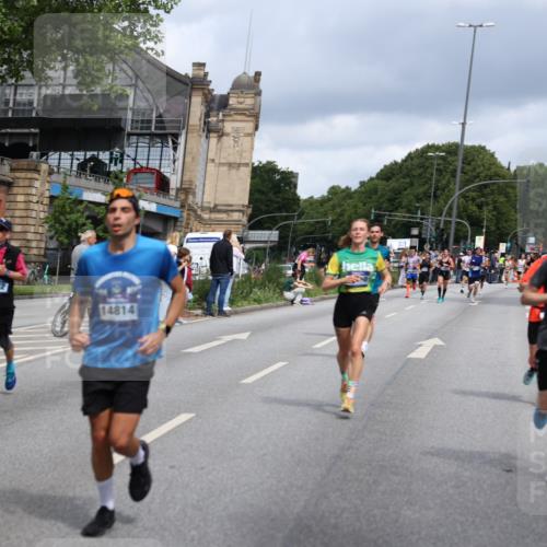 29.06.2025 - hella hamburg halbmarathon Yannick Fuchs http://msf.ph/oto/8179561 29.06.2025 10:42:44 20KM 1086, 1163, 1176, 1537, 1884, 1892, 1914, 2442, 3213, 4711, 5421, 6377, 6923, 7367, 8216, 8889, 8916, 9482, 9638, 9770, 10000, 11467, 12149, 12534, 12747, 12840, 13614, 14192, 14511, 14814, 14990, 15573, 15590, 15917, 15981, 16094, 16269, 16414, 16766, 17007, 17127, 18251, 18815, 18923, 19198 meine-sportfotos.de