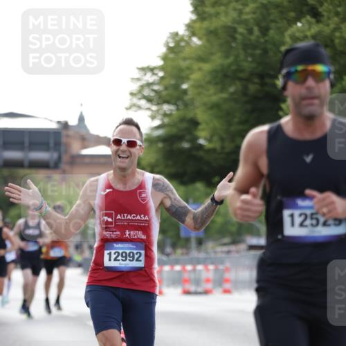 29.06.2025 - hella hamburg halbmarathon Jannik Wohlers http://msf.ph/oto/8179584 29.06.2025 09:42:32 Lombardsbrücke 5612, 7331, 7855, 9269, 11228, 12360, 12529, 12992, 13346, 14753, 14836, 17614, 18740, 19041, 19042, 19050, 19076, 19078 meine-sportfotos.de