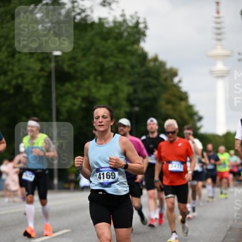 29.06.2025 - hella hamburg halbmarathon Dr. Thomas Lammeyer http://msf.ph/oto/8179591 29.06.2025 10:10:17 Kennedybrücke 1229, 1830, 1842, 2471, 2624, 3062, 4169, 4542, 5431, 6014, 7741, 8049, 8290, 8744, 8894, 8909, 9477, 9917, 10214, 10781 meine-sportfotos.de