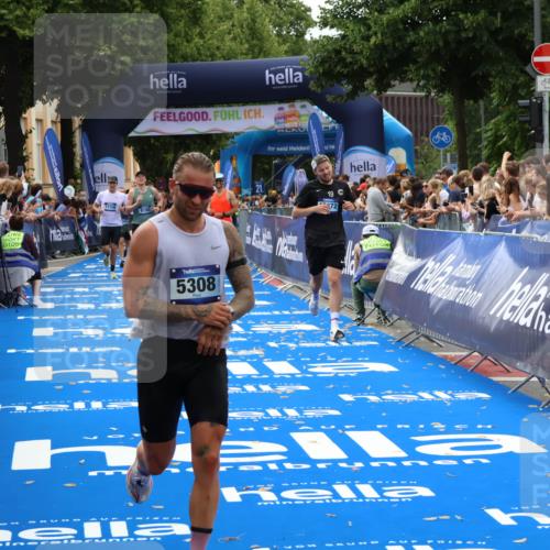 29.06.2025 - hella hamburg halbmarathon Zöllner http://msf.ph/oto/8179598 29.06.2025 10:30:04 Ziel 2689, 3189, 5308, 8190, 9634, 10270, 15672, 17768 meine-sportfotos.de