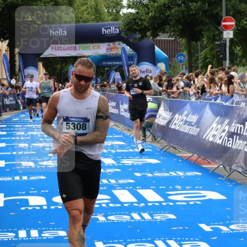 29.06.2025 - hella hamburg halbmarathon Zöllner http://msf.ph/oto/8179605 29.06.2025 10:30:04 Ziel 2689, 3189, 5308, 8190, 9634, 10270, 15672, 17768 meine-sportfotos.de