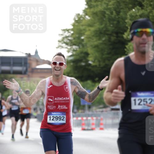 29.06.2025 - hella hamburg halbmarathon Jannik Wohlers http://msf.ph/oto/8179622 29.06.2025 09:42:32 Lombardsbrücke 5612, 7331, 7855, 9269, 11228, 12360, 12529, 12992, 13346, 14753, 14836, 17614, 18740, 19041, 19042, 19050, 19076, 19078 meine-sportfotos.de
