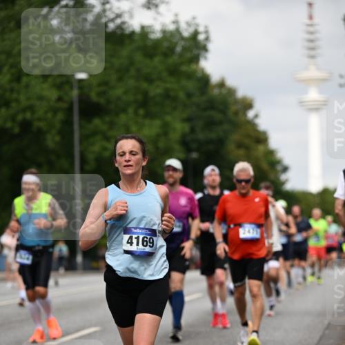29.06.2025 - hella hamburg halbmarathon Dr. Thomas Lammeyer http://msf.ph/oto/8179661 29.06.2025 10:10:17 Kennedybrücke 1229, 1830, 1842, 2471, 2624, 3062, 4169, 4542, 5431, 6014, 7741, 8049, 8290, 8744, 8894, 8909, 9477, 9917, 10214, 10781 meine-sportfotos.de